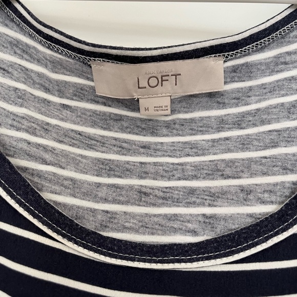 PRICE DROP! ✨ LOFT sleeveless blouse navy and white stripe - Picture 2 of 3